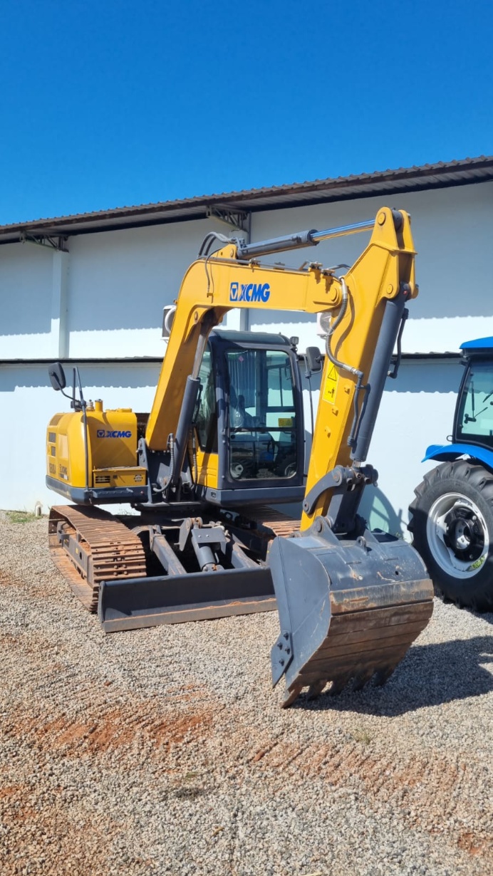 MINI ESCAVADEIRA XCMG XE80DA 62CV 2022