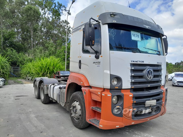 VOLKSWAGEN TRACTOR 26.420 6X4 2015