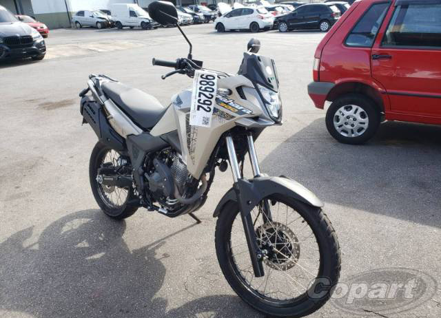XRE SAHARA 300 ADVENTURE 2025